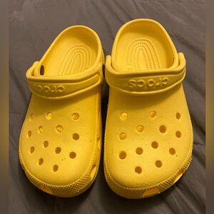 CROCS Classic Banana Yellow Closed Toe Slip On Clog Shoes Size- MENS 5 WOMENS 7